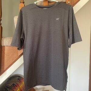 Arc'teryx Men's Gray T-Shirt